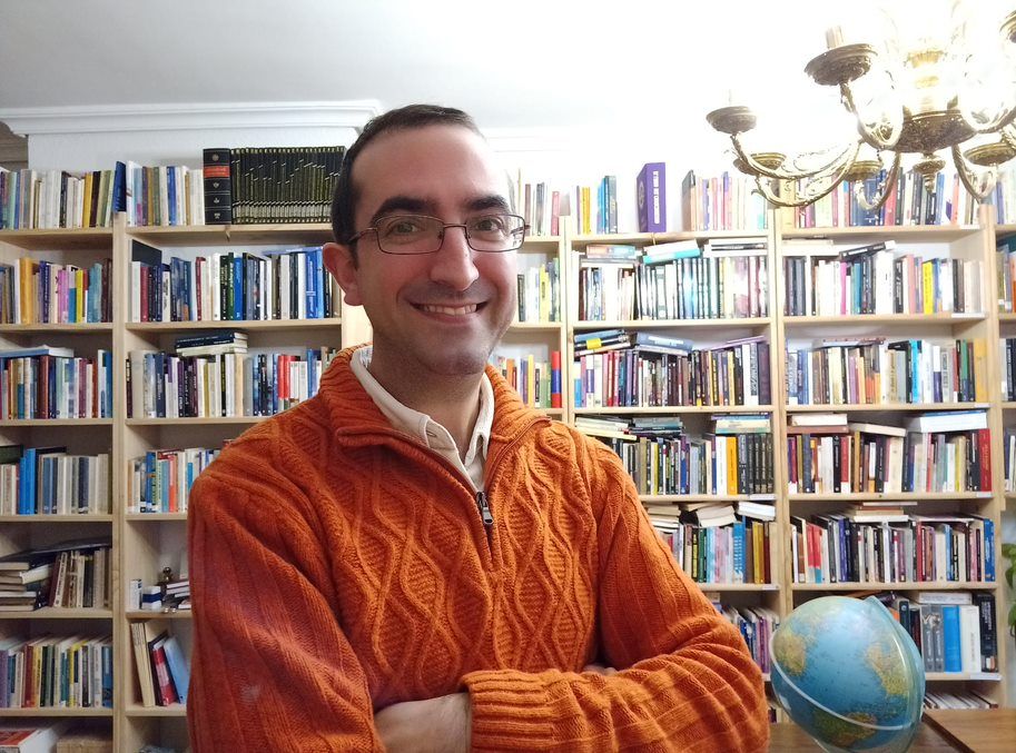 Luis Santamaría: “Es urgente la formación, enseñar a usar la razón, proporcionar criterios éticos y enseñar a distinguir la verdad de la mentira”