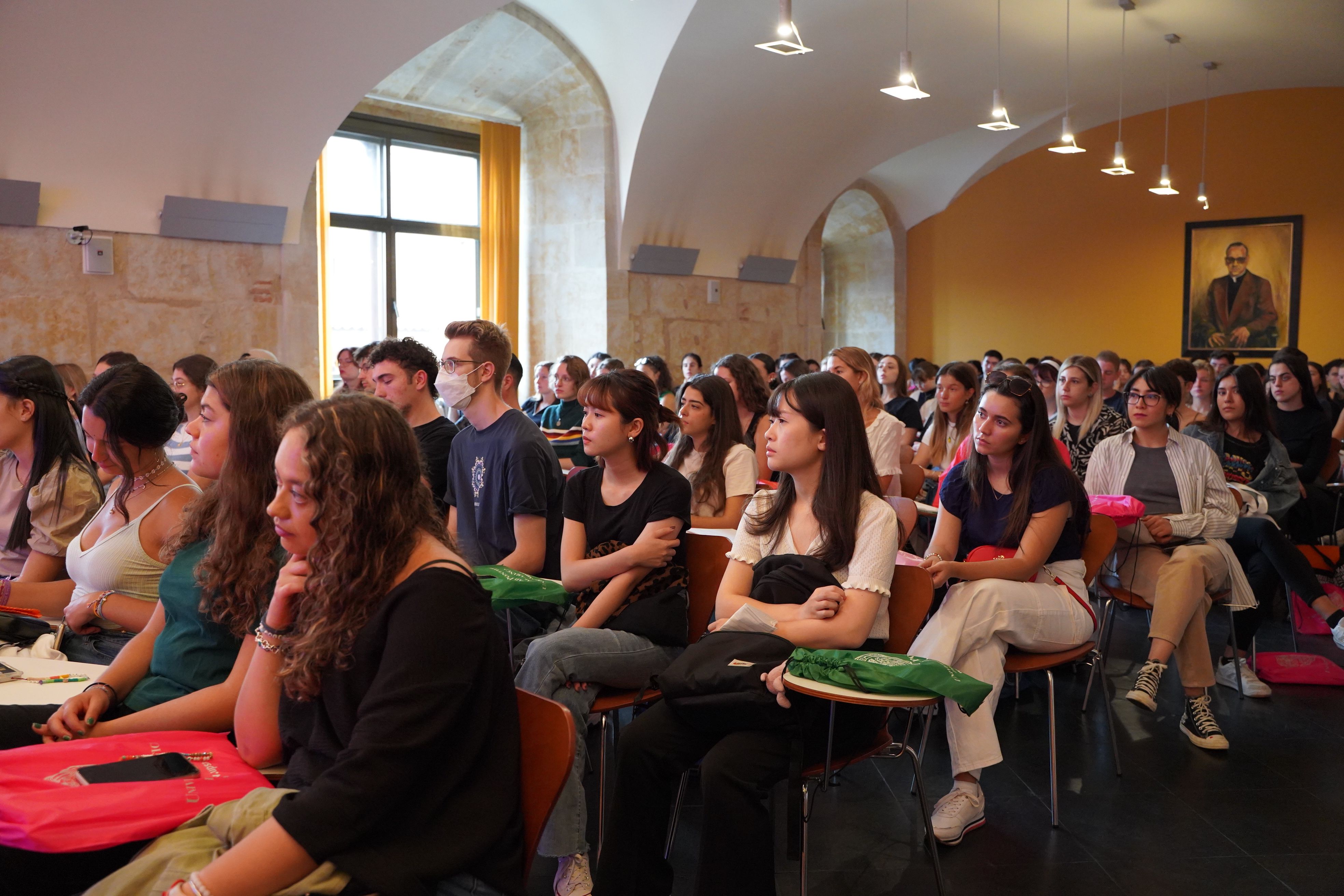 Casi un centenar de alumnos disfruta de una beca de movilidad internacional este curso