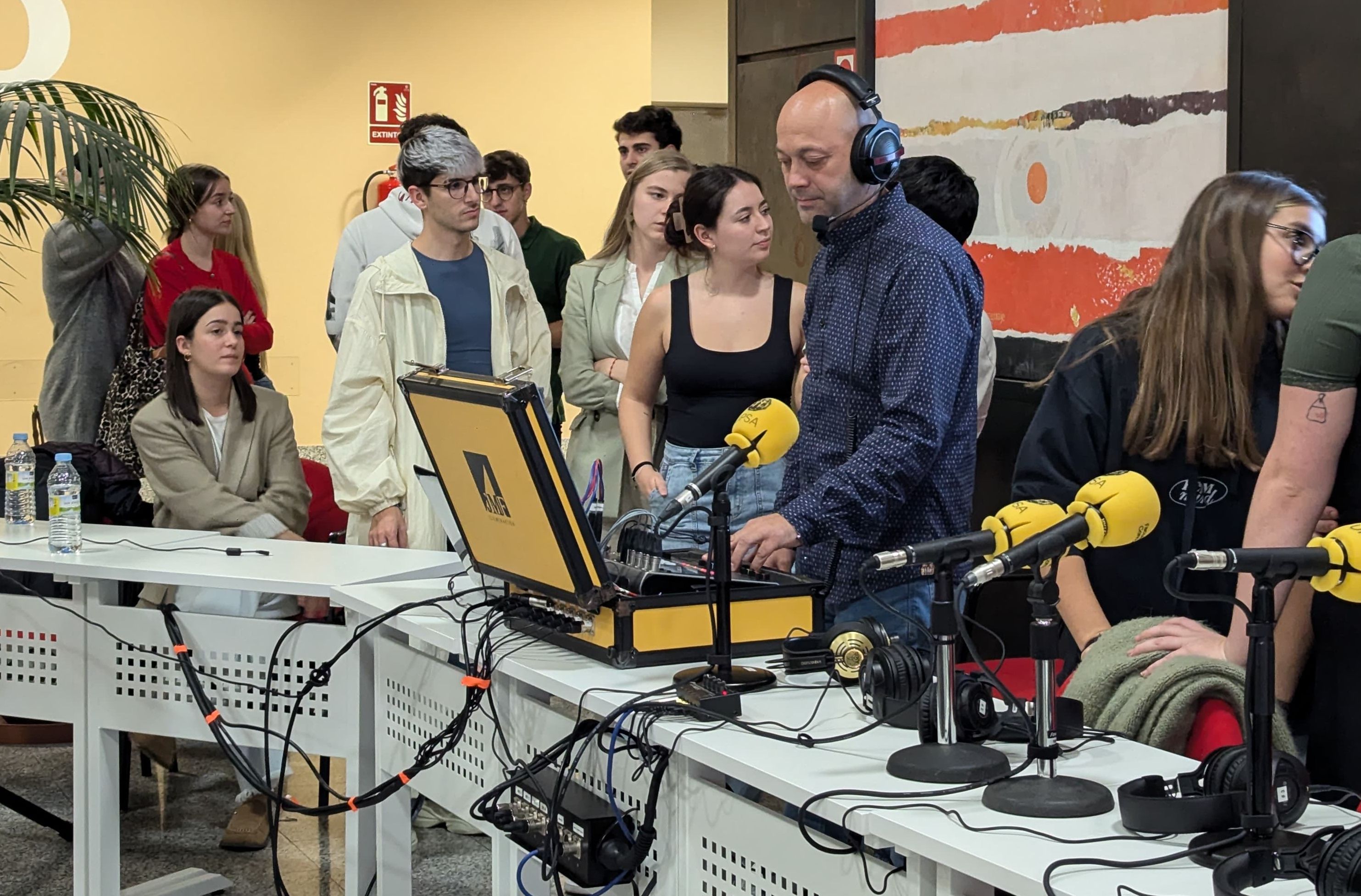 La Facultad de Comunicación celebra el centenario de la radio en España