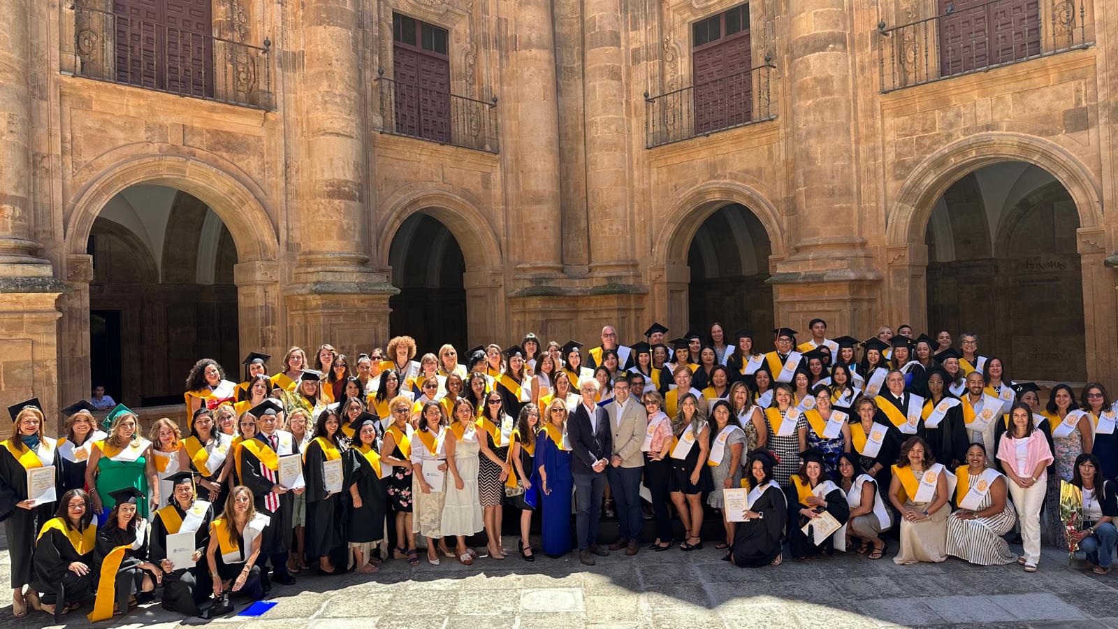 Un centenar de profesores se gradúa en los Másteres Internacionales UPSA-FIDESCU