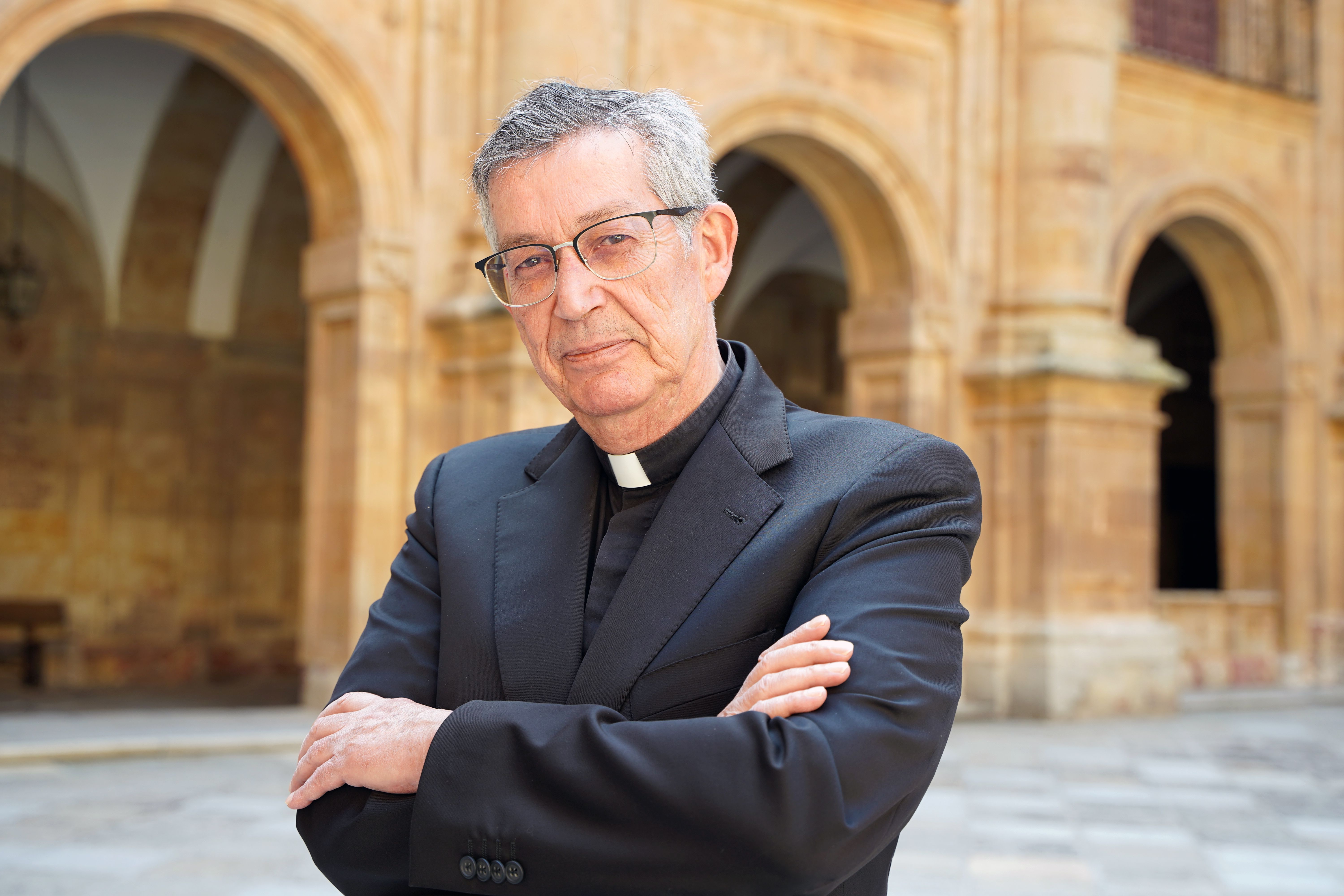 Santiago García-Jalón de la Lama, nombrado rector de la Universidad