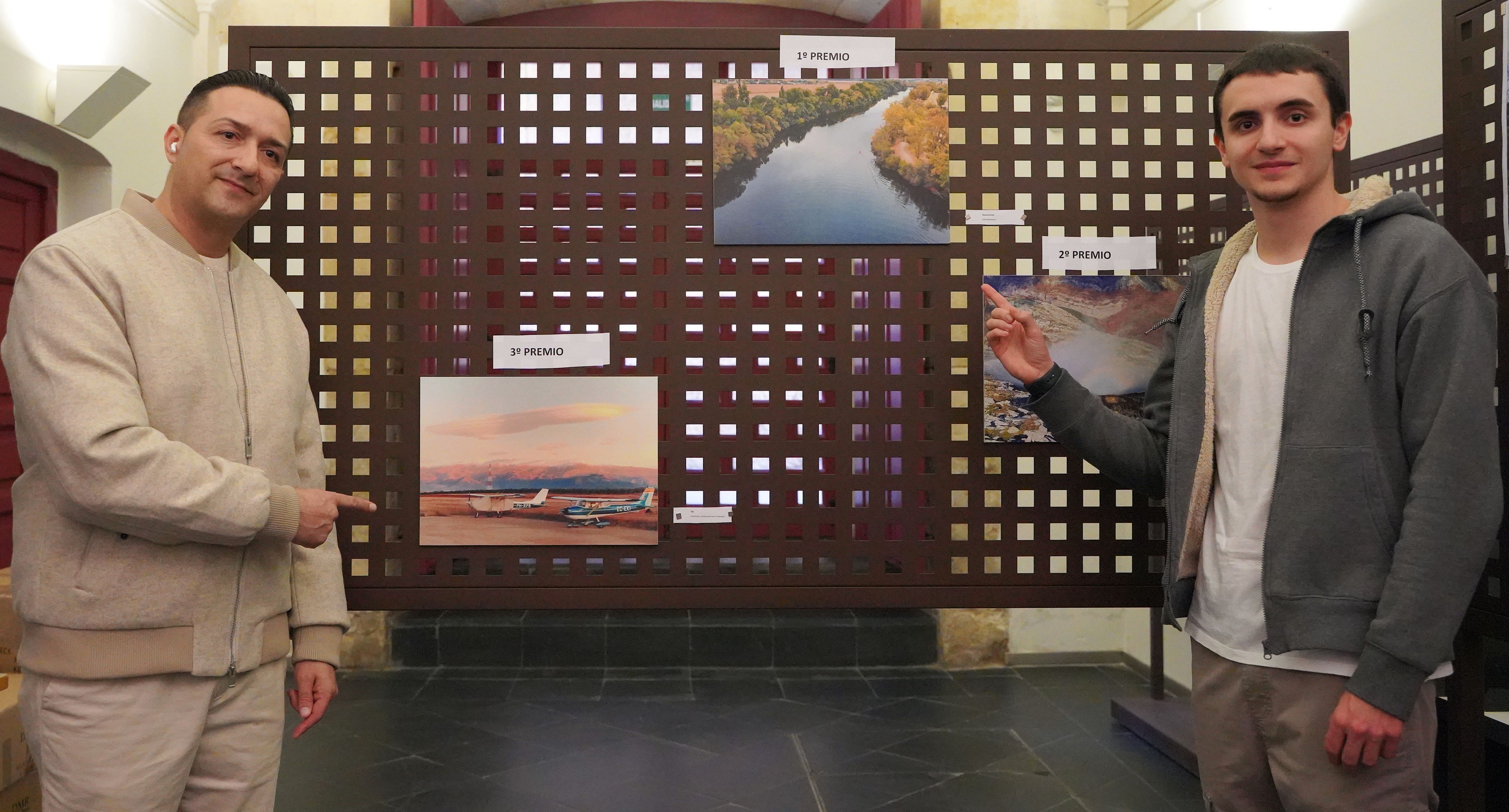 Estudiantes de las facultades de Educación y Ciencias del Seguro, Jurídicas y de la Empresa, ganadores del II Concurso de Fotografía Científica