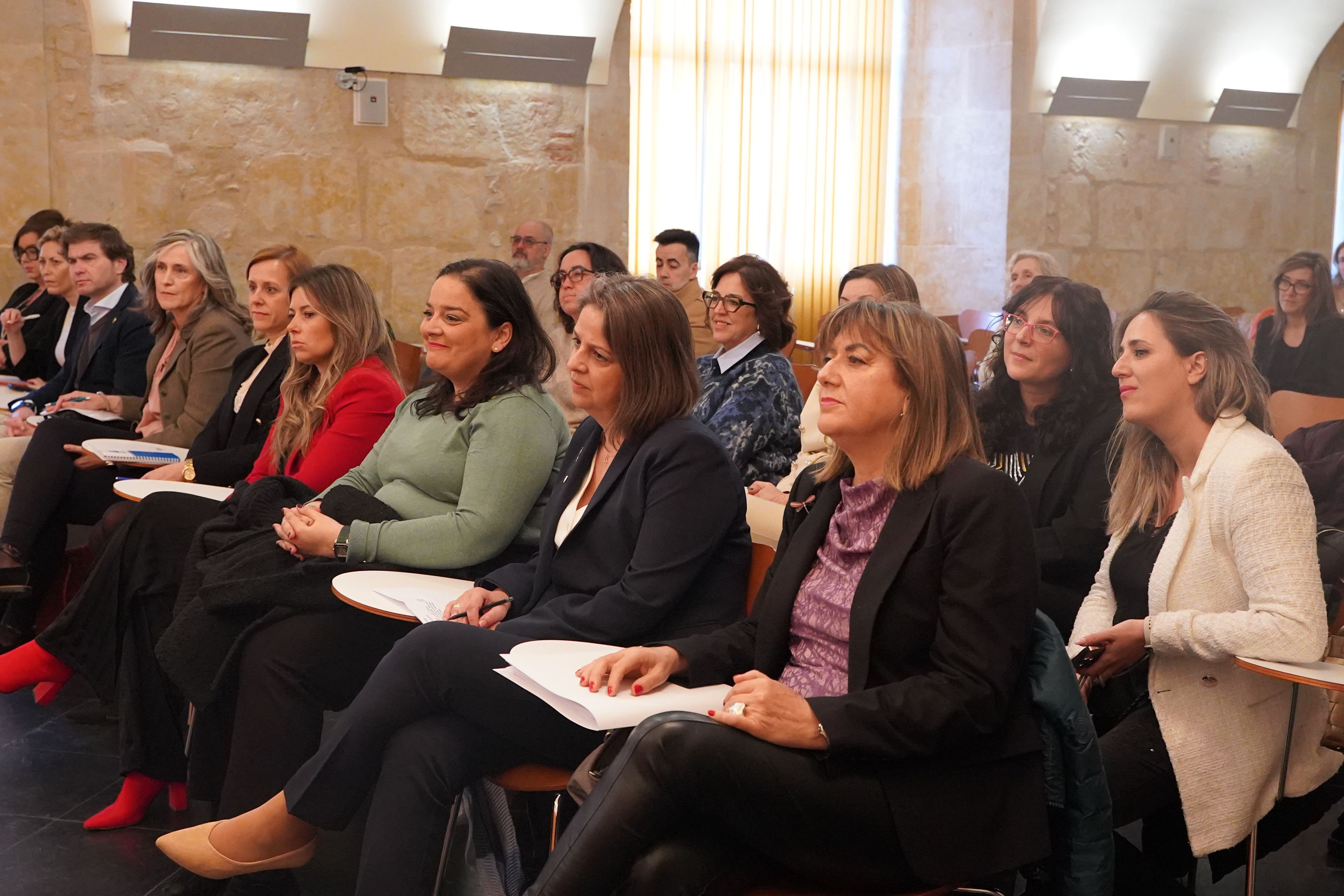 La Unidad de Igualdad analiza en una mesa redonda el perfil de la mujer en los negocios