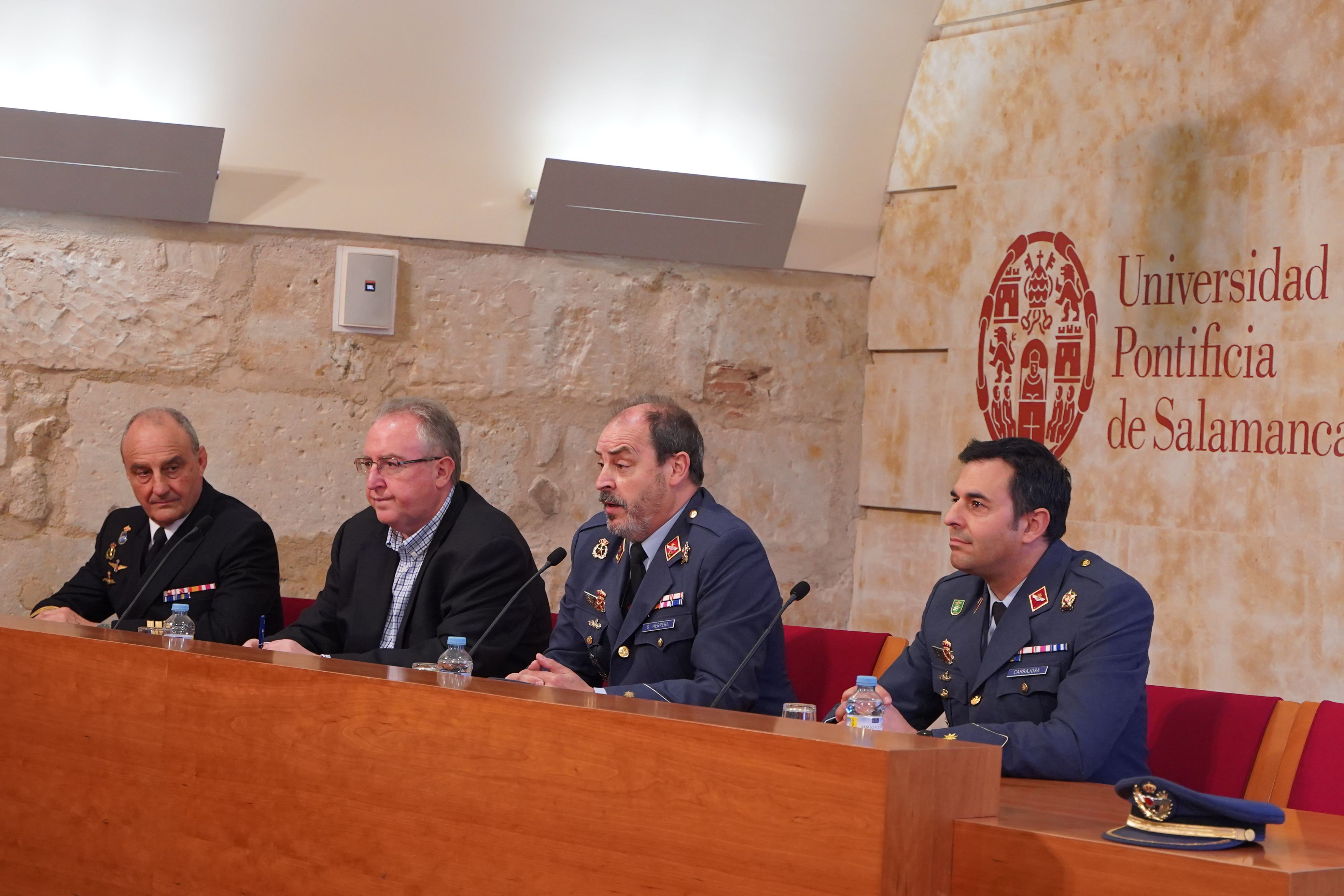 Estudiantes de Informática conocen las vocaciones profesionales que ofrecen las Fuerzas Armadas