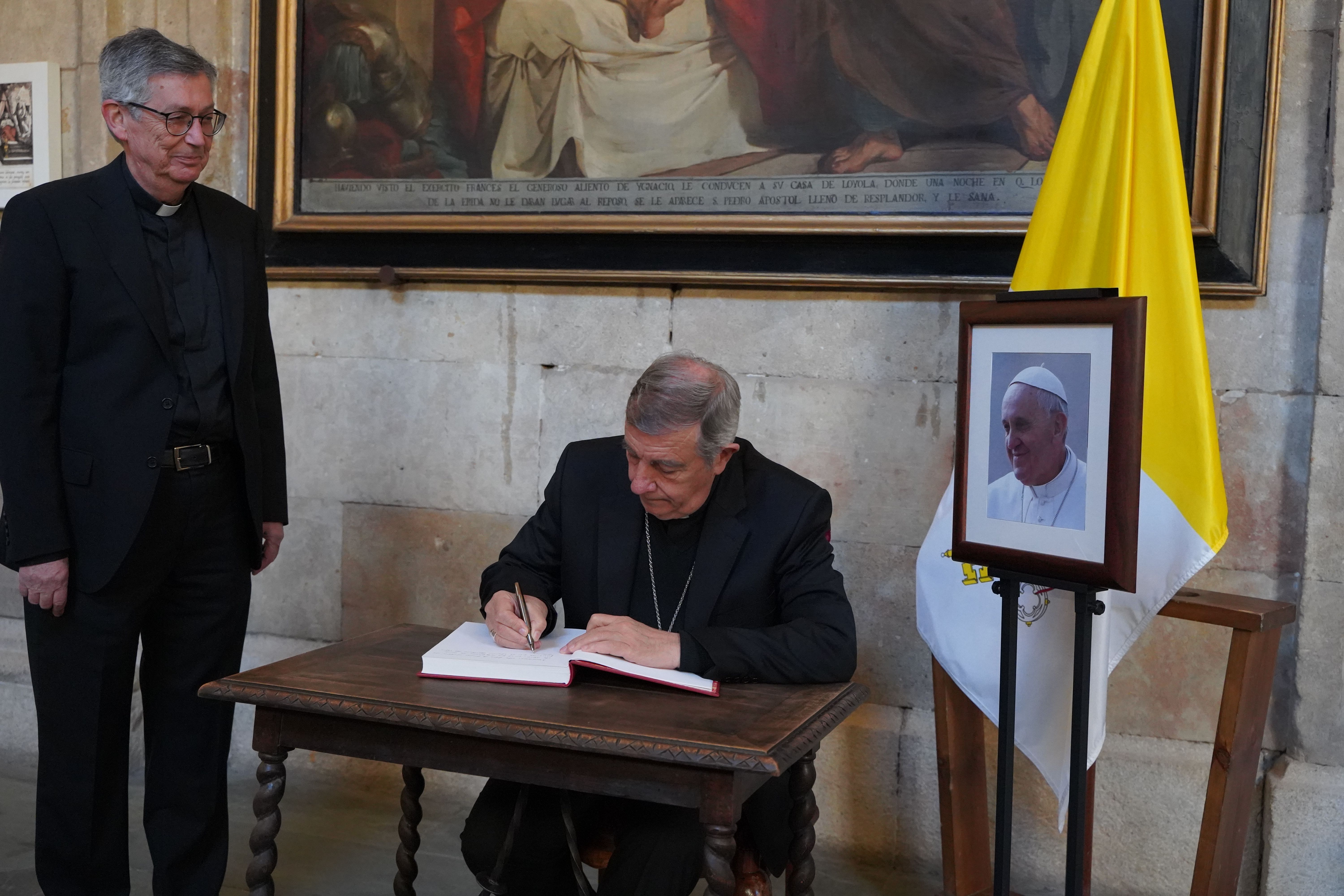La UPSA celebra la misa funeral por el papa Francisco