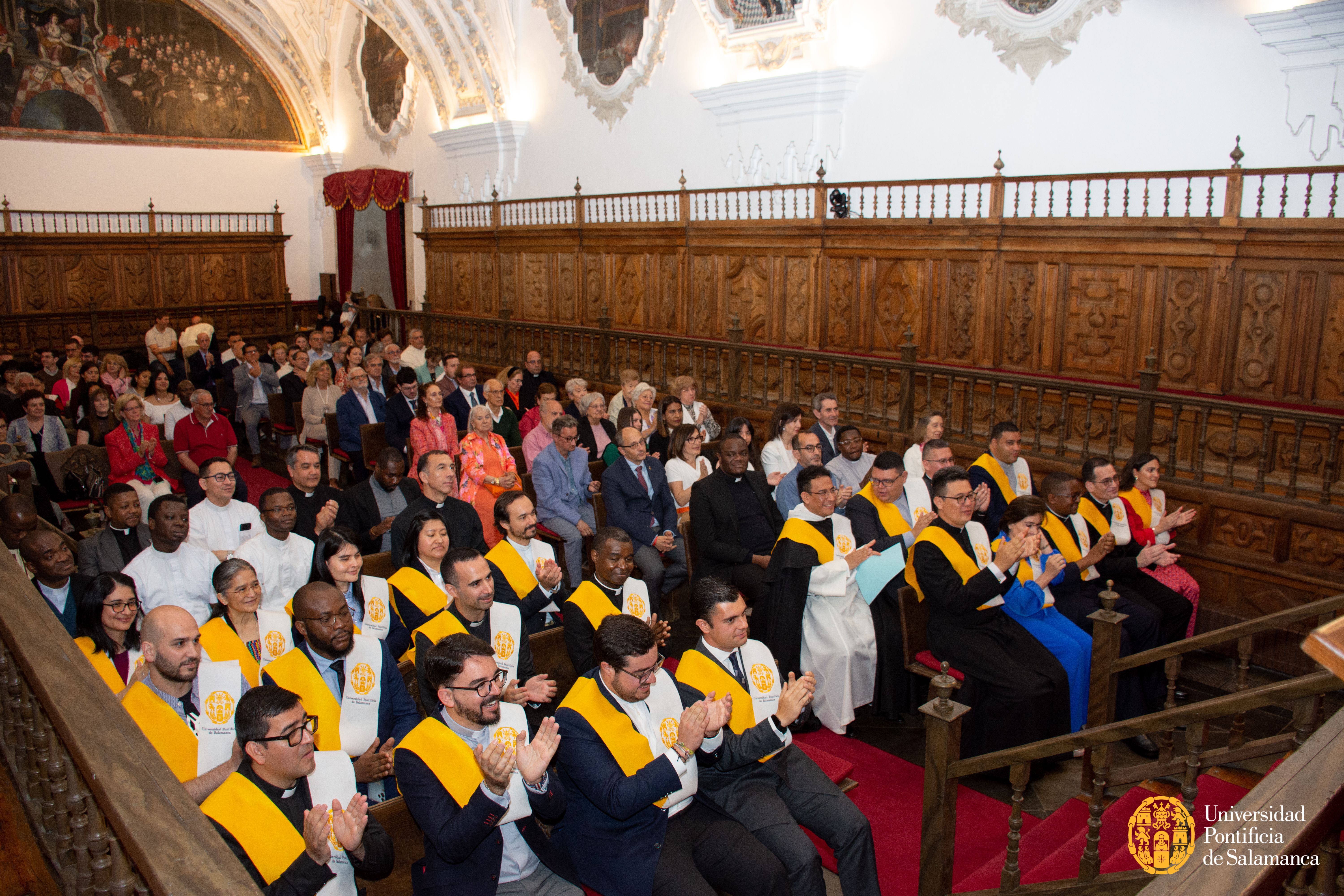 Estudiantes de Derecho Canónico y Teología celebran su ceremonia de Fin de Grado
