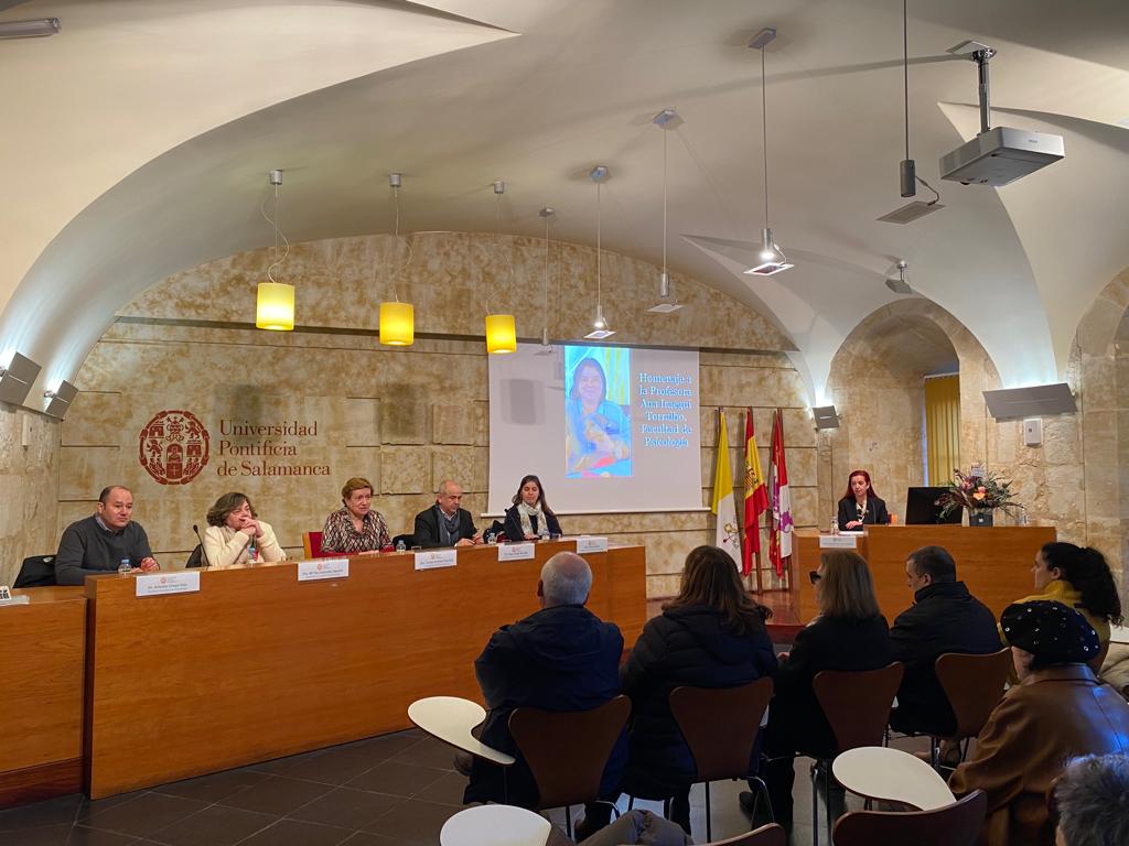 La Facultad de Psicología brinda un homenaje académico a la profesora Ana Iraegui Torralbo
