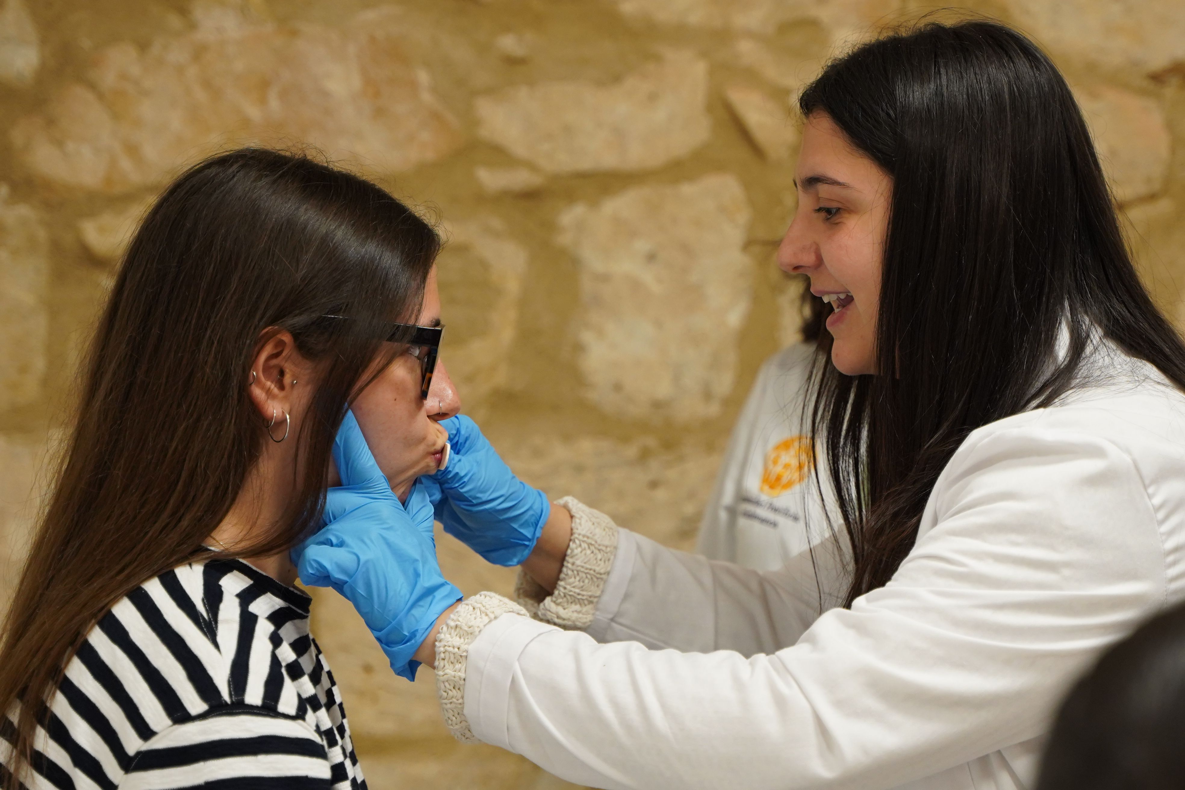 El Servicio Clínico Logopédico atiende a más de 150 pacientes este curso, al tiempo que forma a estudiantes de grado y posgrado