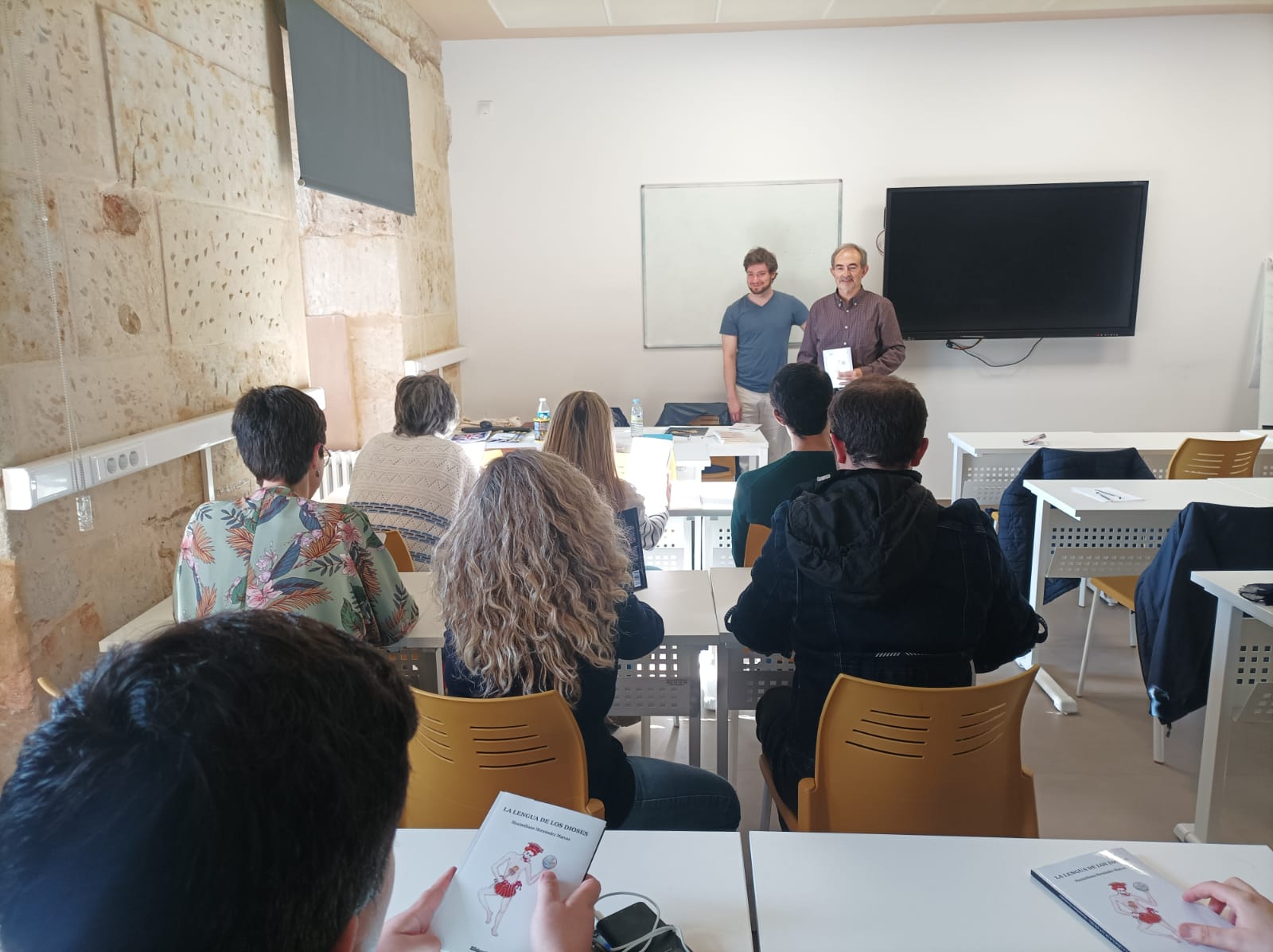 Voluntariado acoge la presentación del poemario ‘La lengua de los dioses’, de Maximiliano Hernández