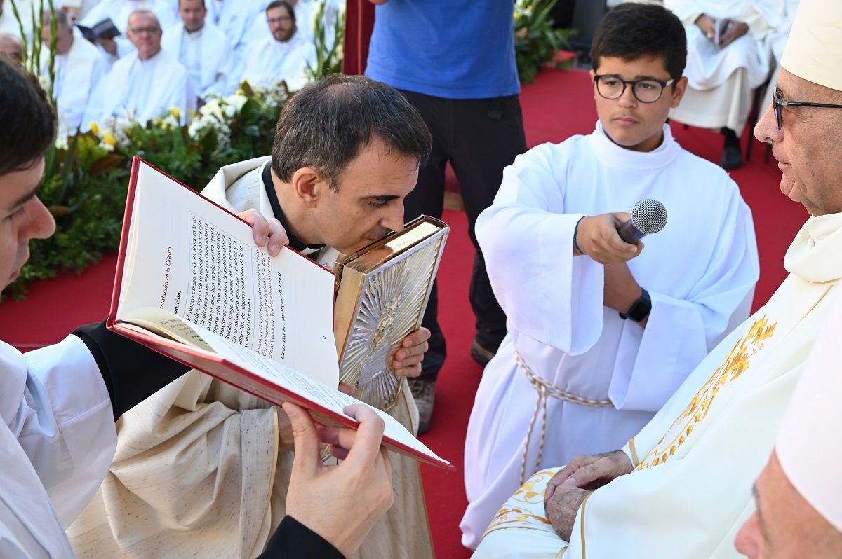 Monseñor Ernesto Brotóns toma posesión como obispo de Plasencia