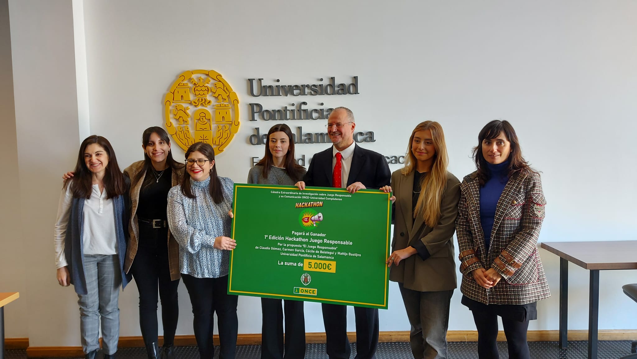 Alumnos de la Facultad de Comunicación ganan el primer Hackathon universitario de comunicación ‘Practica el Juego Responsable’