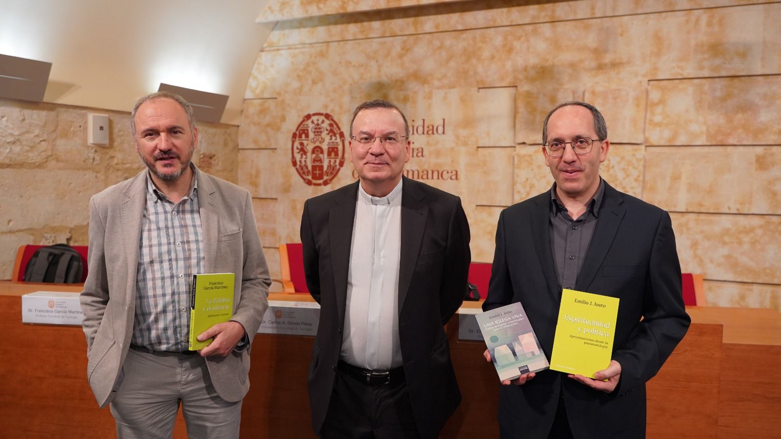 Los profesores de Teología Francisco García y Emilio J. Justo presentan sus últimos libros