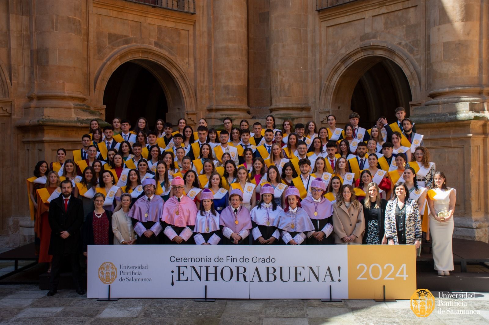 Alumnos de cuarto de Psicología celebran su ceremonia de Fin de Grado