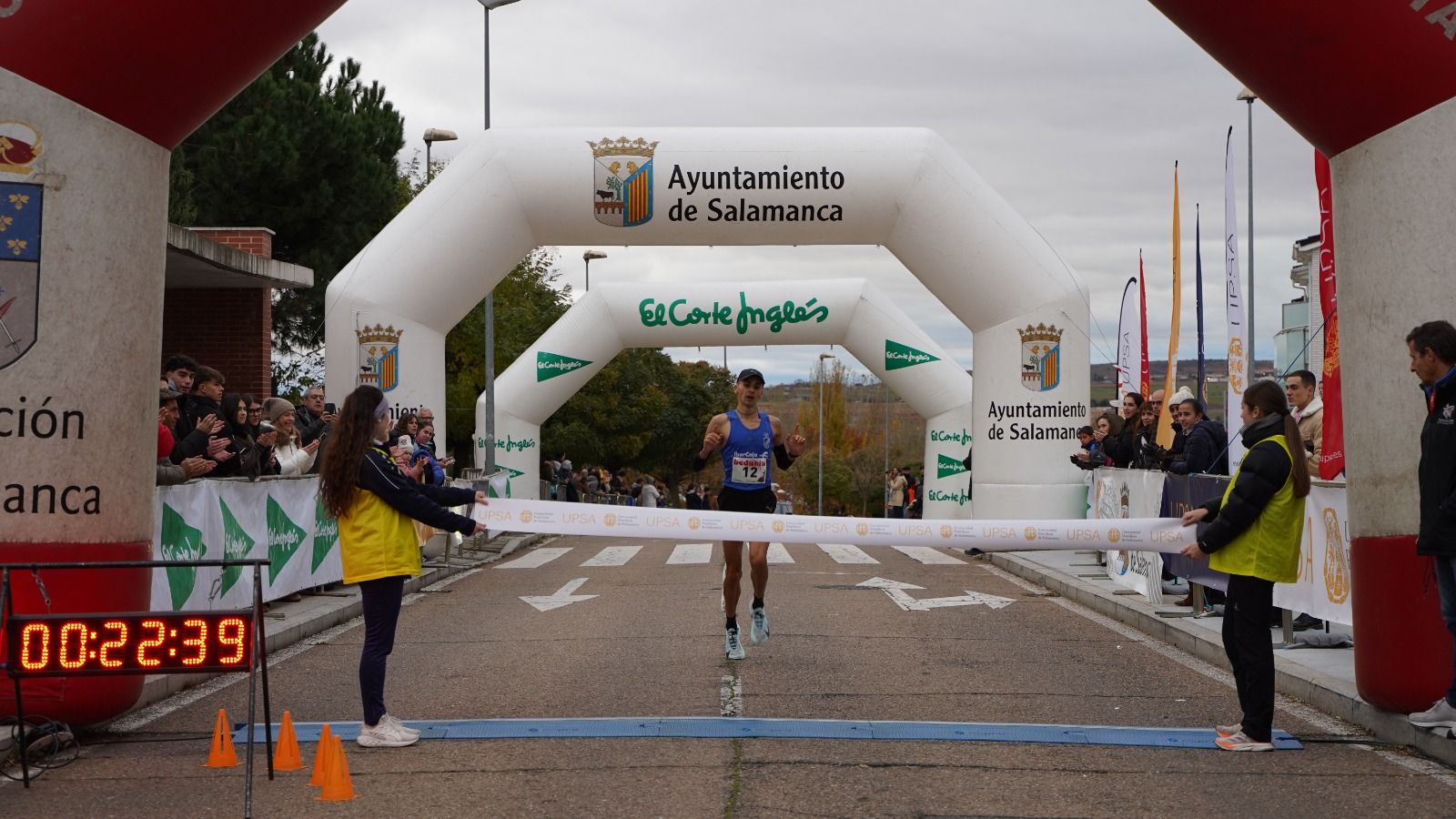 Adrián Moro, que repite victoria, y Verónica Sánchez, vencedores de la X San Silvestre Universitaria Solidaria