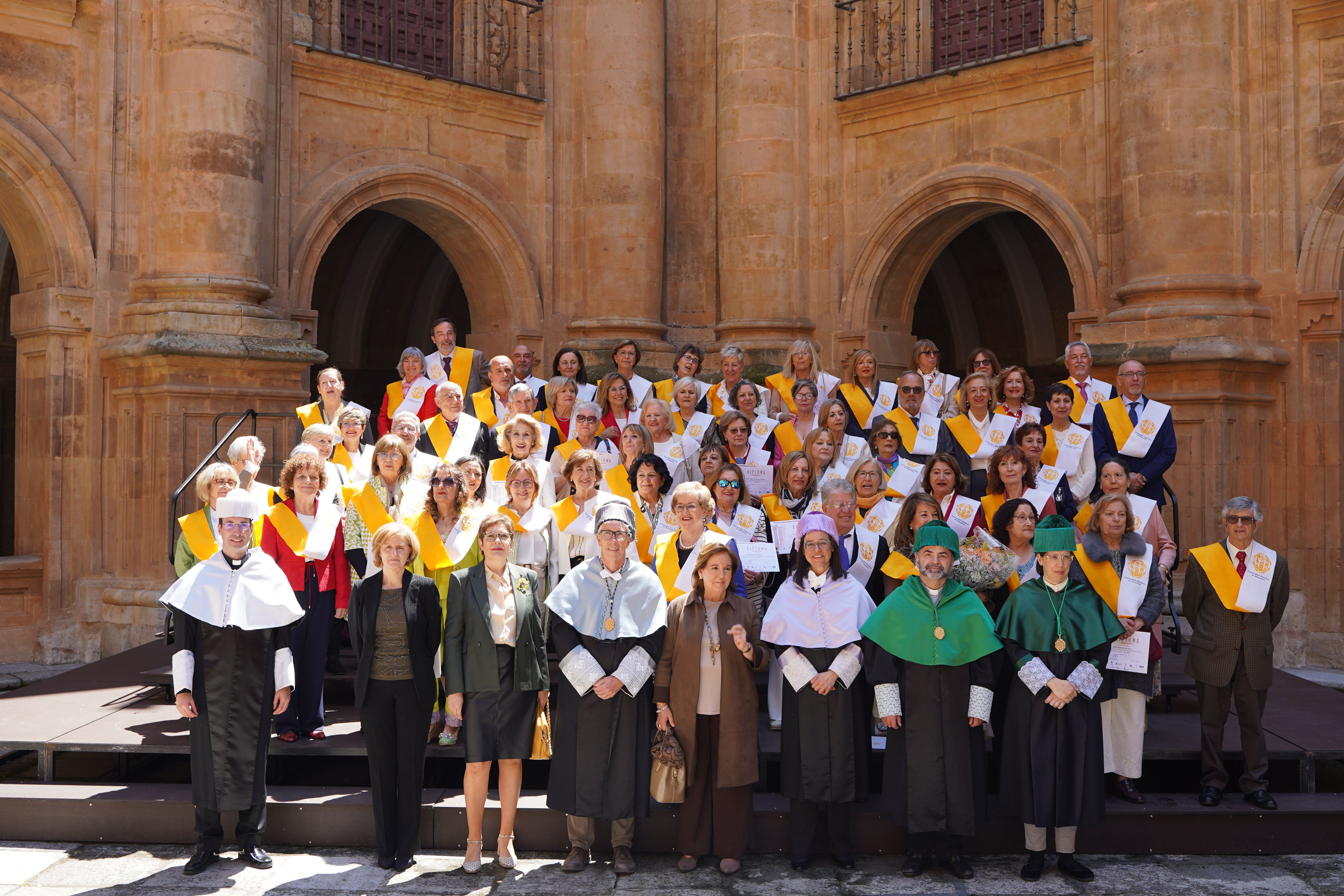 El Programa Interuniversitario de la Experiencia celebra su ceremonia de imposición de becas