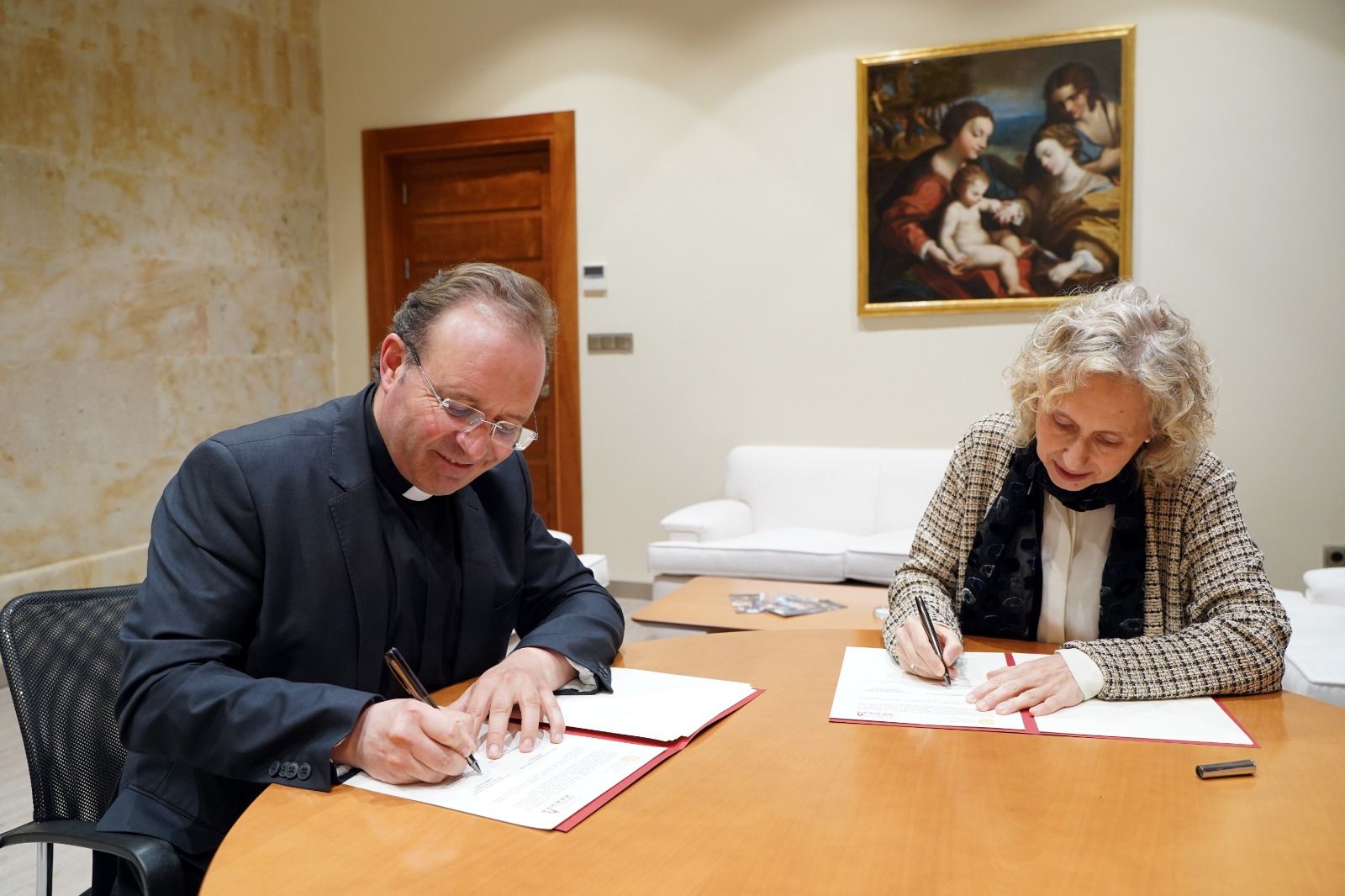 Convenio de colaboración entre la UPSA y la Facultad de Teología del Norte de España