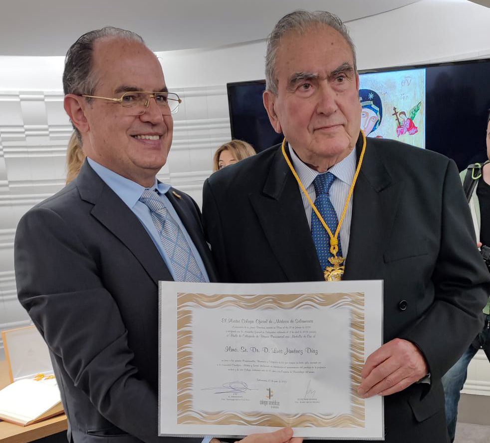 El catedrático jubilado Luis Jiménez Díaz recibe la Medalla de Oro del Colegio de Médicos de Salamancaº