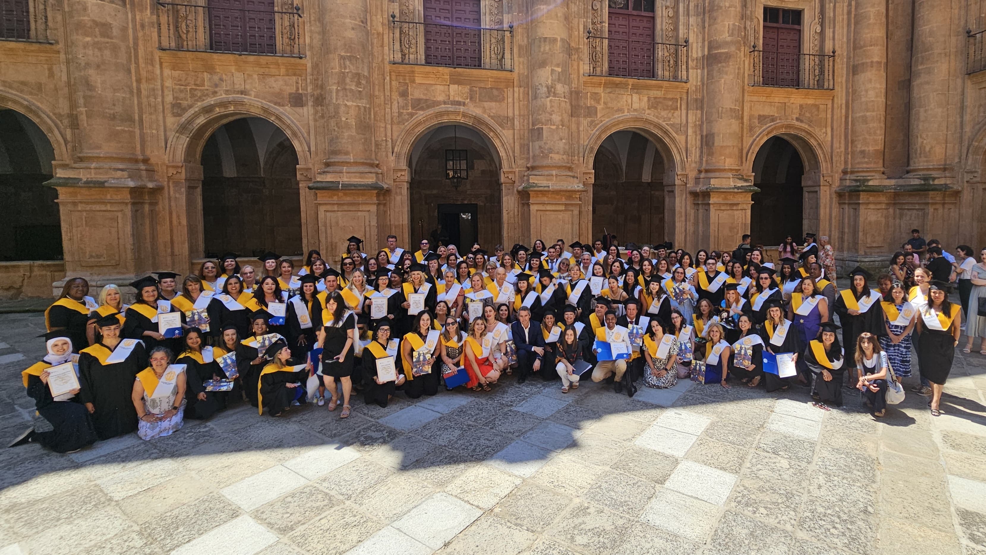 Un grupo de ciento treinta profesores de español se gradúa en los másteres internacionales UPSA-FIDESCU
