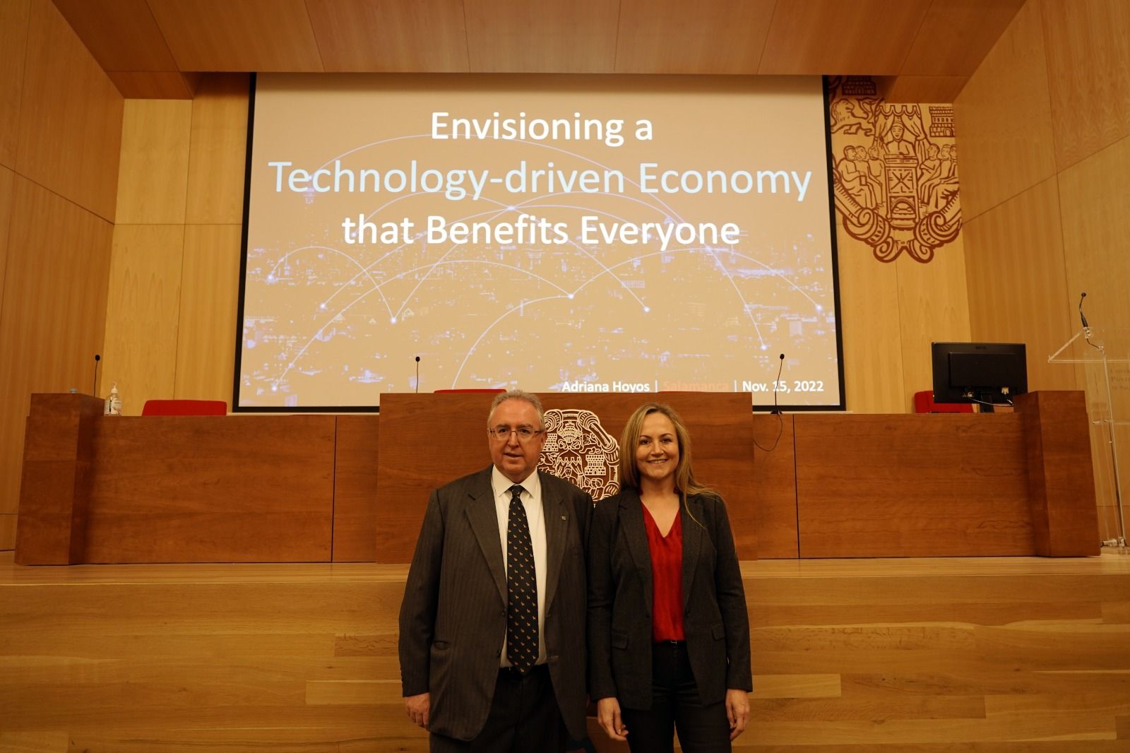 La consultora Adriana Hoyos ofrece una conferencia sobre el poder de transformación de la tecnología