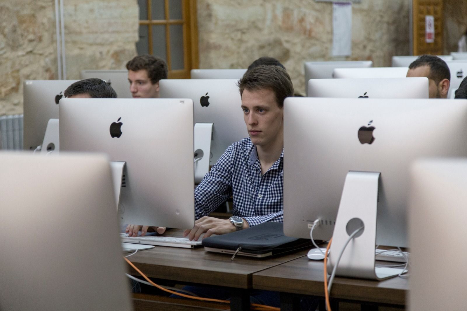 Tres posgrados de la UPSA, destacados en el Especial '250 Másters' de El Mundo