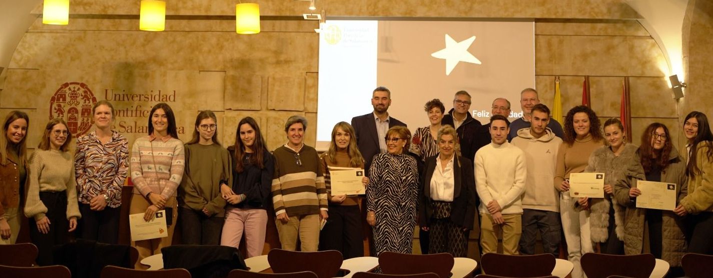 Rosa Vilorio y Beatriz Rodríguez, alumnas de la Universidad de la Experiencia, Primer Premio del I Concurso de Navidad Iluminando nuestras vidas