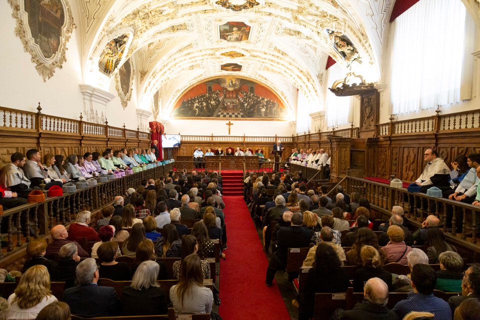 Reconocimiento a estudiantes, profesores y empleados en la festividad de Santo Tomás de Aquino